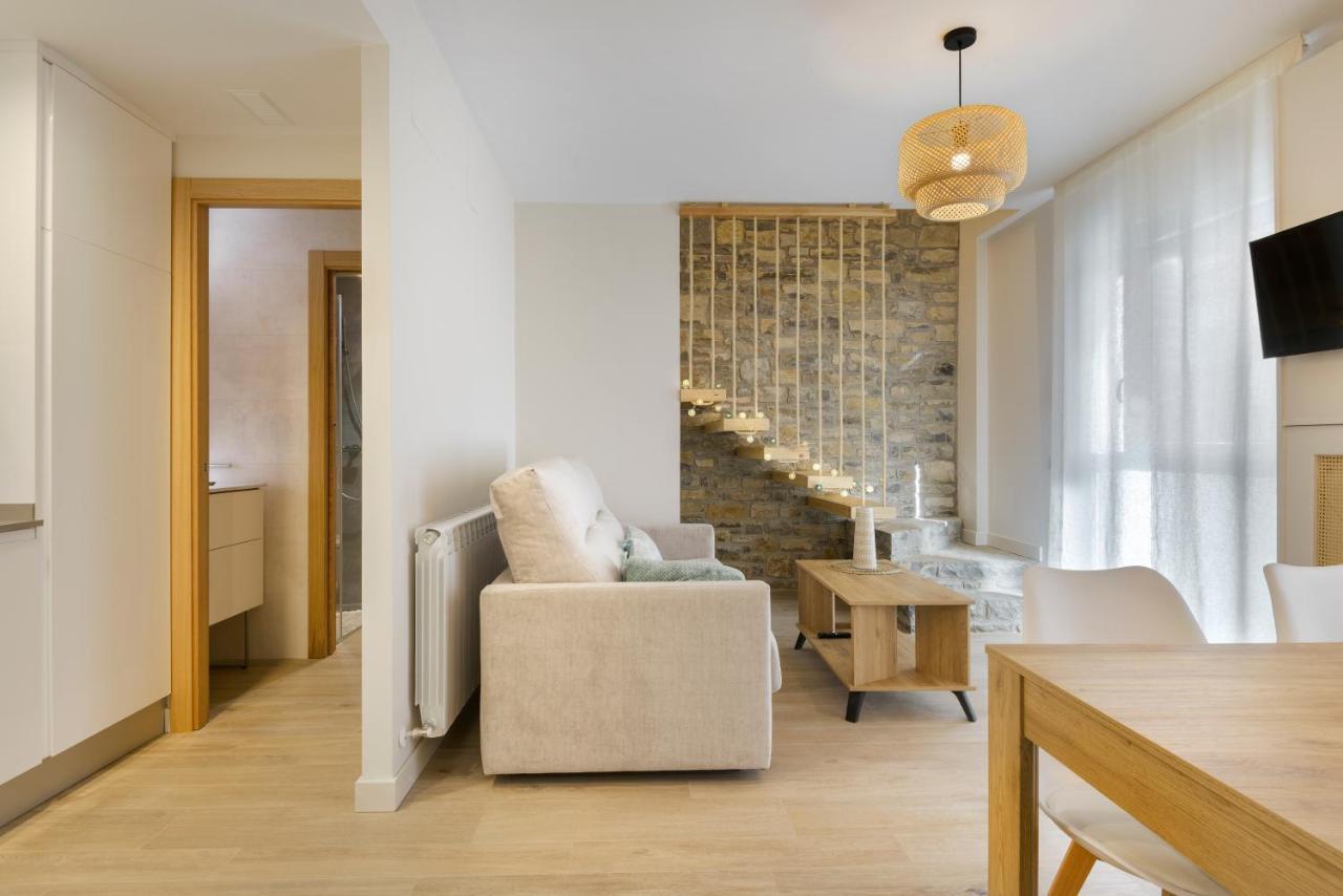 Apartamentos La Muralla De جاكا المظهر الخارجي الصورة