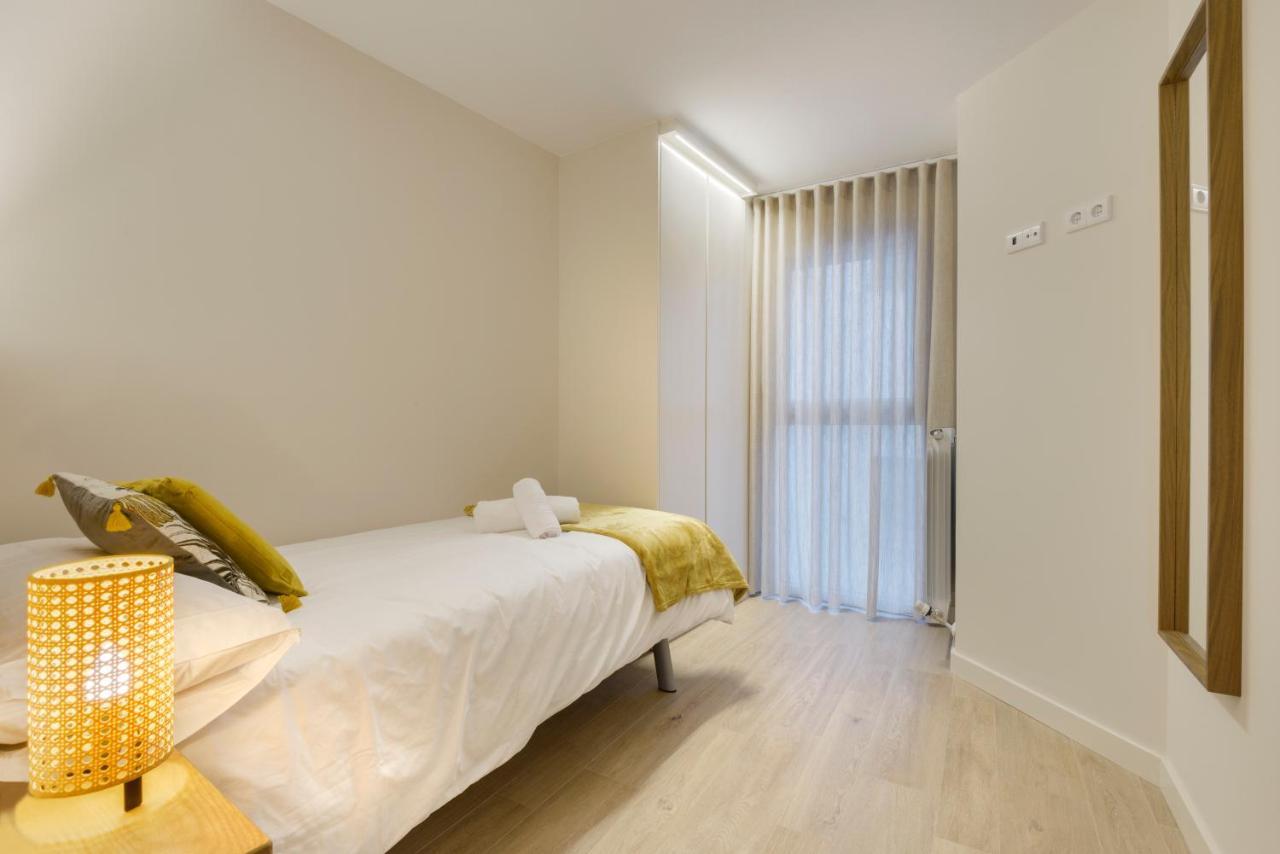 Apartamentos La Muralla De جاكا المظهر الخارجي الصورة