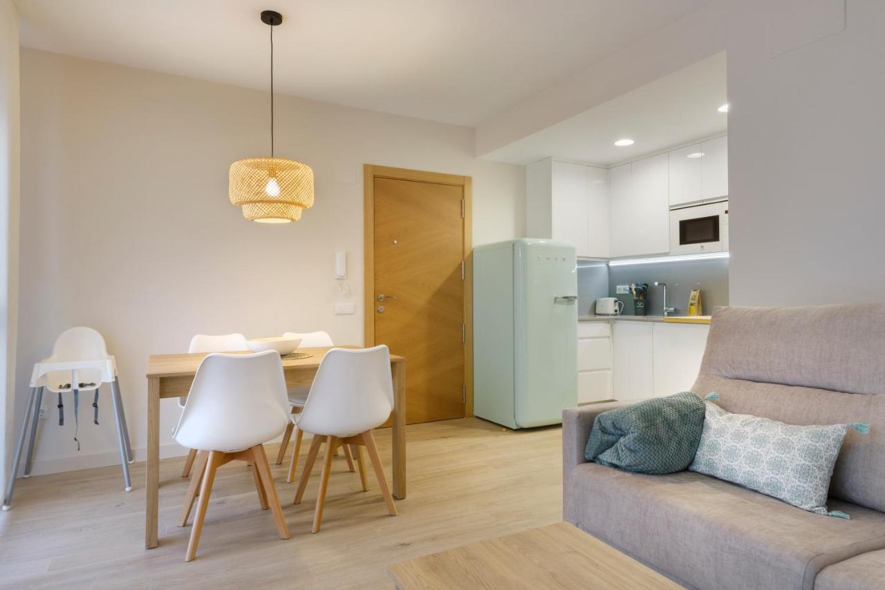 Apartamentos La Muralla De جاكا المظهر الخارجي الصورة
