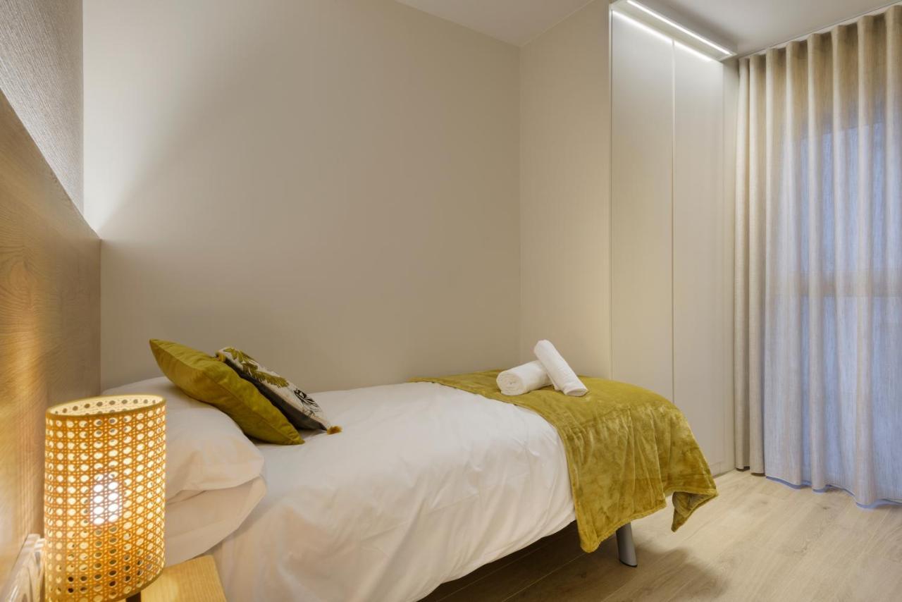 Apartamentos La Muralla De جاكا المظهر الخارجي الصورة