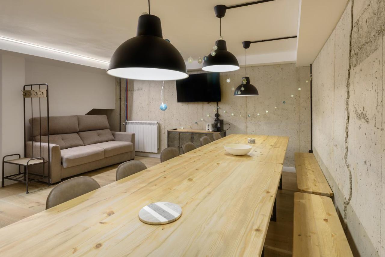 Apartamentos La Muralla De جاكا المظهر الخارجي الصورة